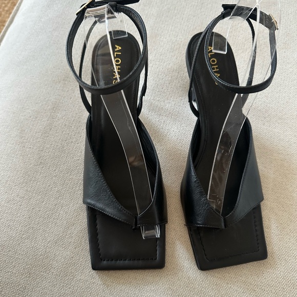 ALOHAS 8.5 Black Leather Sandal Kitten Heels w Ankle Strap. BRAND NEW! - Picture 2 of 10